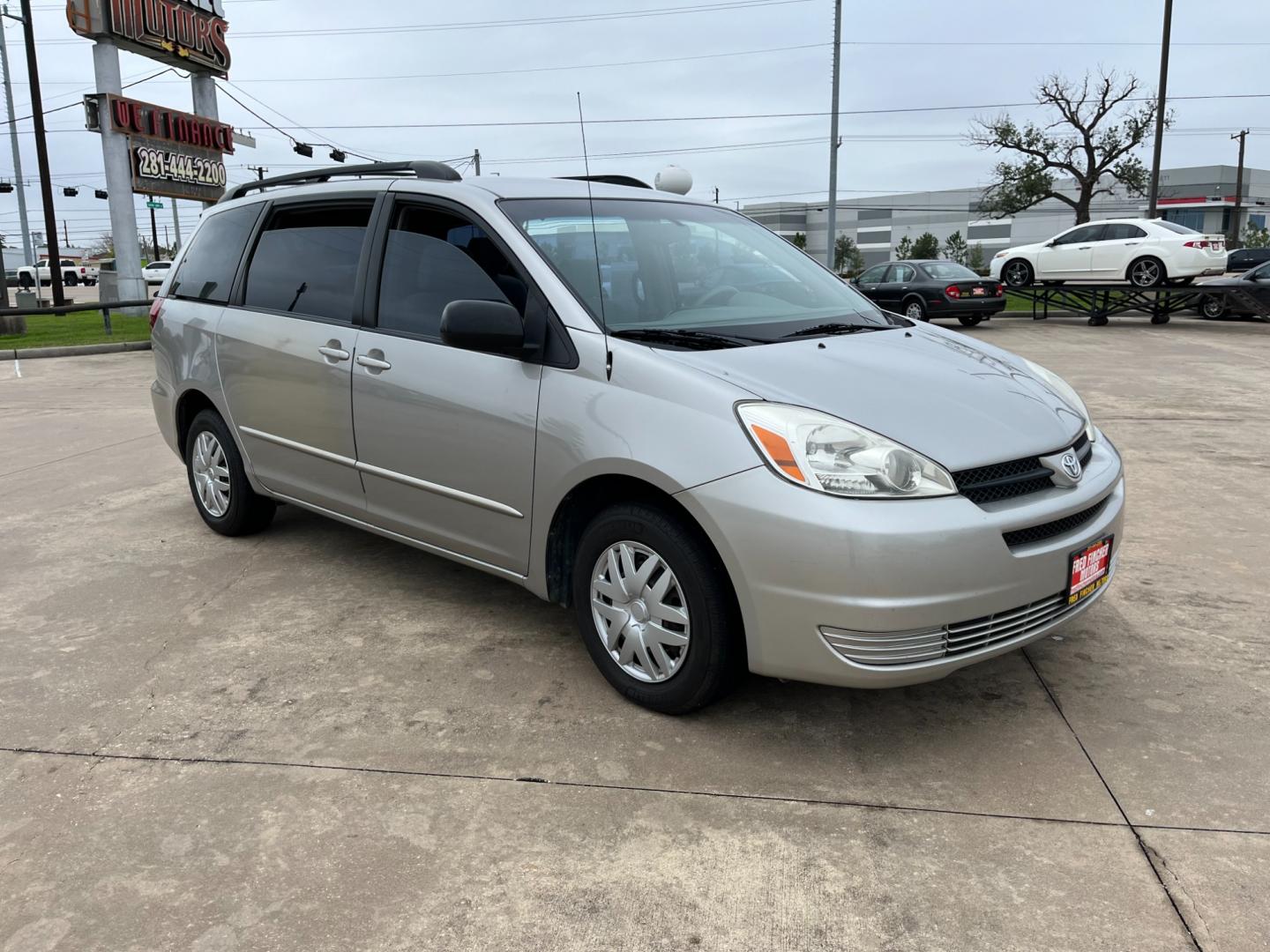 2005 SILVER /gray Toyota Sienna LE - 7 Passenger Seating (5TDZA23C75S) with an 3.3L V6 DOHC 24V engine, 5-Speed Automatic Overdrive transmission, located at 14700 Tomball Parkway 249, Houston, TX, 77086, (281) 444-2200, 29.928619, -95.504074 - Photo#0